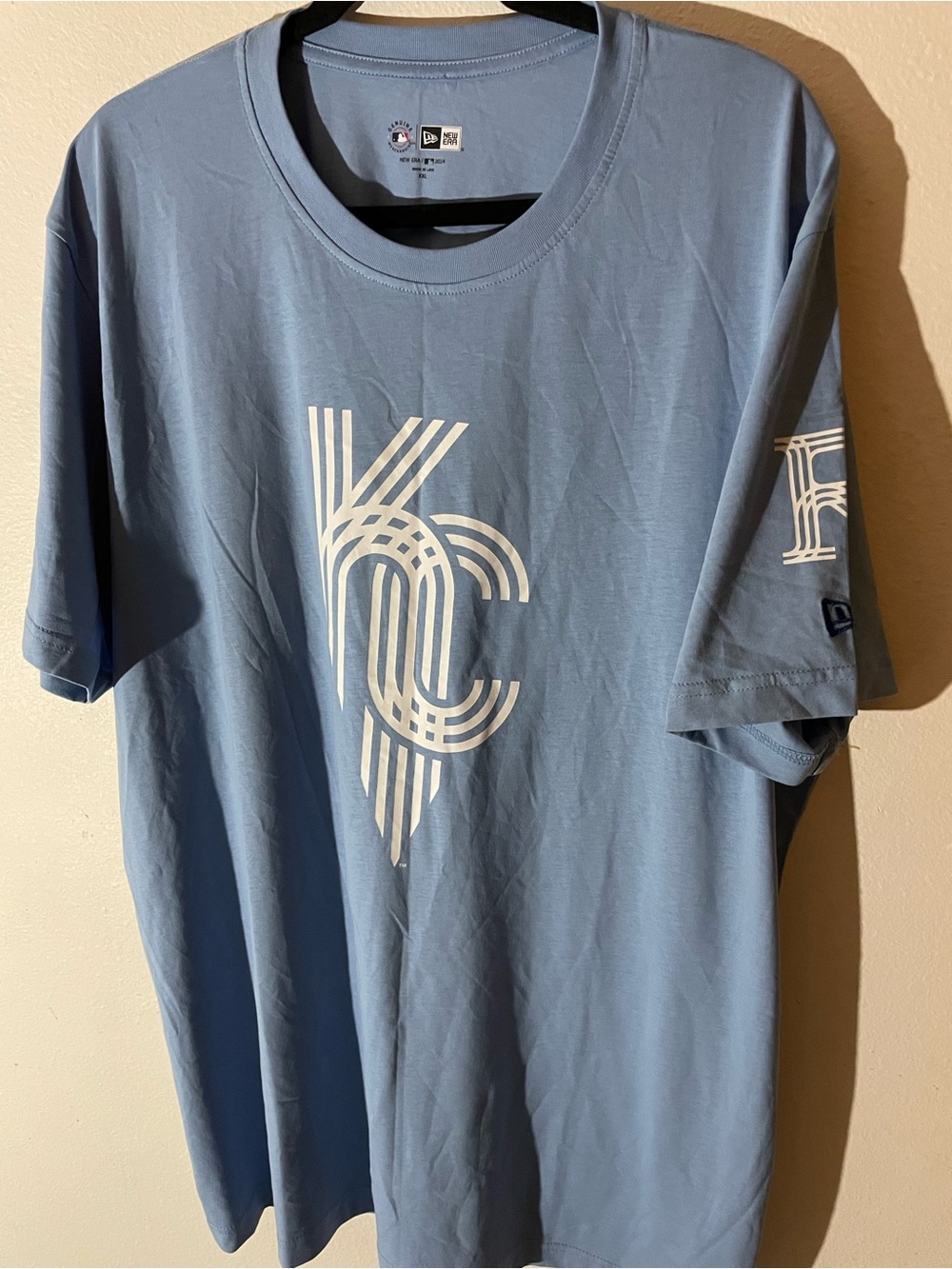 New Era Men’s Light Blue Graphic Short Sleeve Tee